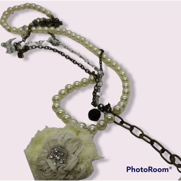 Jewelry - Flower Floating magnolia trendy chic‎ necklace